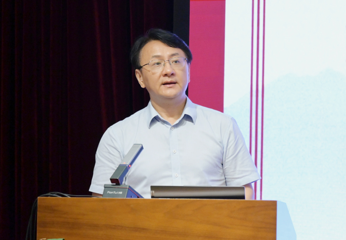 2北京师大二附中王华校长开幕式致辞.jpg