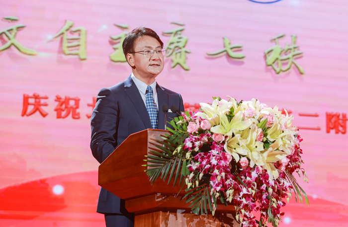 王华.jpg