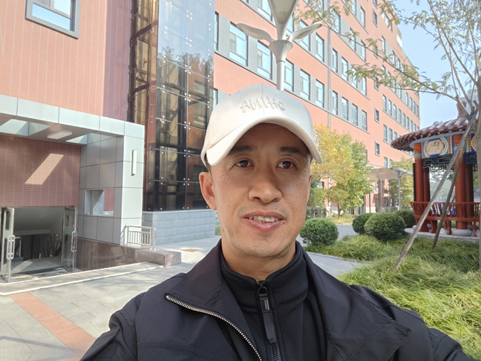 5-与校园合影.jpg