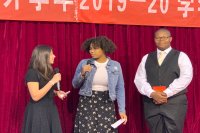 5.回国学生听同学致辞