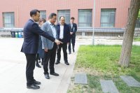 仪式后，北京师范大学校王守军副校长、严帅部长和雷婧涵主任深入学校了解学校文化 